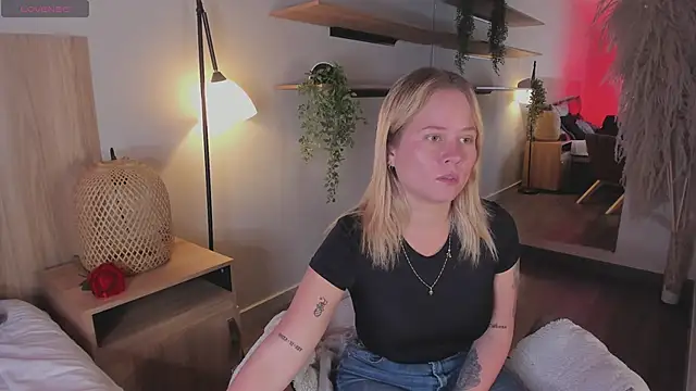 stefanny ruiz  online show from 13, 3, 2025