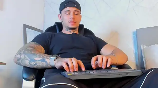 NoahhBrown online show from 5, 3, 2025