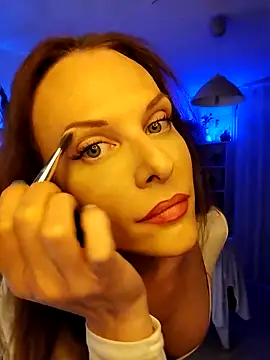 Luna Kitanna online show from 18, 4, 2026