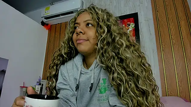 Snapshot of Alika01 chatting on 5, 3, 2026 Alika01 online show from 5, 3, 2026