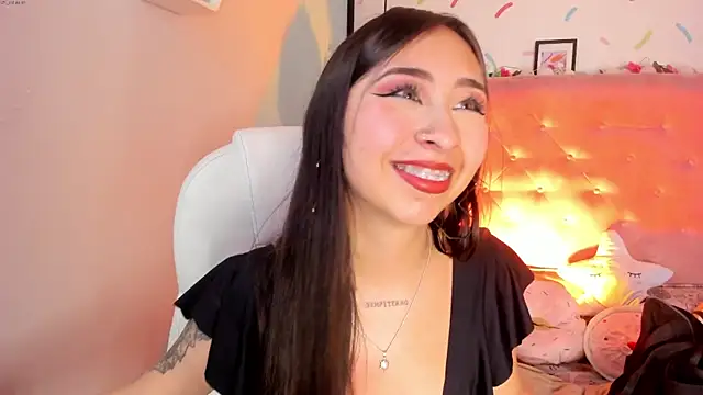 Snapshot of _cloe_martinez chatting on 24, 1, 2025 cloe martinez online show from 24, 1, 2025