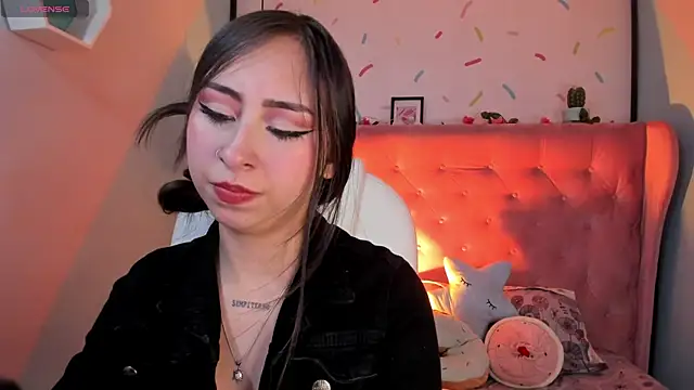 Snapshot of _cloe_martinez chatting on 1, 2, 2025 cloe martinez online show from 1, 2, 2025