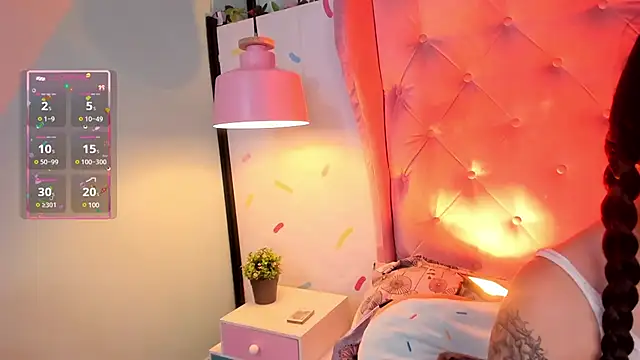 Snapshot of _cloe_martinez chatting on 8, 2, 2025 cloe martinez online show from 8, 2, 2025