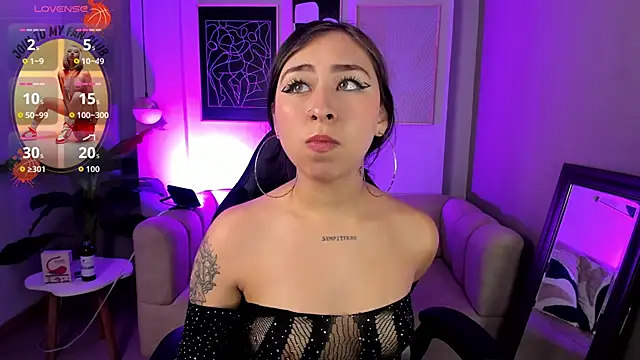 Snapshot of _cloe_martinez chatting on 13, 10, 2025 cloe martinez online show from 13, 10, 2025