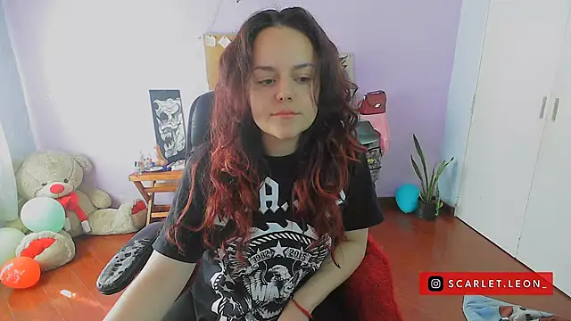 Scarletleon77 online show from 5, 12, 2024