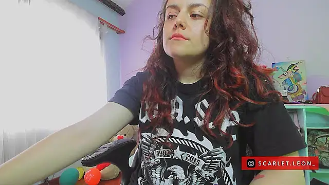 Scarletleon77 online show from 5, 12, 2024