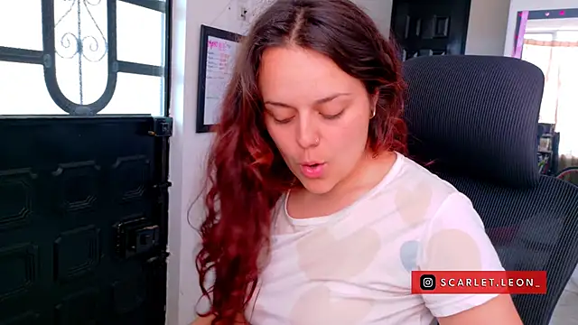 Snapshot of Scarletleon77 chatting on 6, 7, 2026 Scarletleon77 online show from 6, 7, 2026