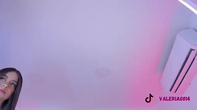 sarah-bonneth online show from 7, 11, 2025