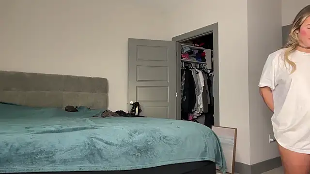 ElenaErickson online show from 9, 1, 2025