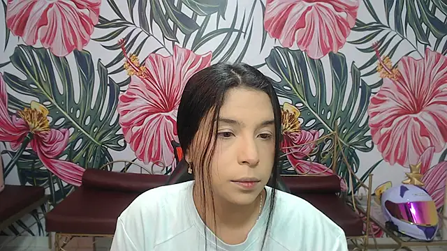 Snapshot of Small_naughty_ chatting on 4, 5, 2026 Small naughty online show from 4, 5, 2026