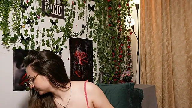 NaughtYHomemadE online show from 8, 11, 2025