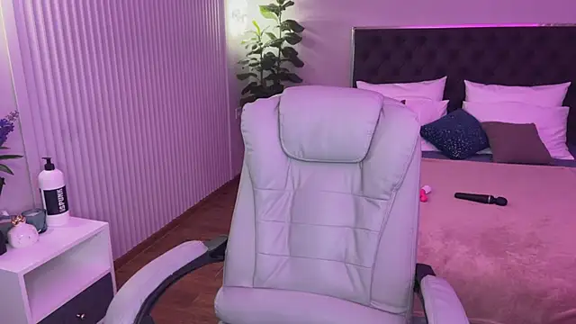 XtraHotX online show from 20, 1, 2025