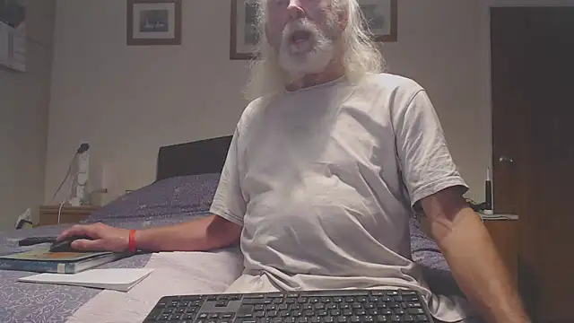 Snapshot of WaverlyKernow chatting on 8, 6, 2026 WaverlyKernow online show from 8, 6, 2026