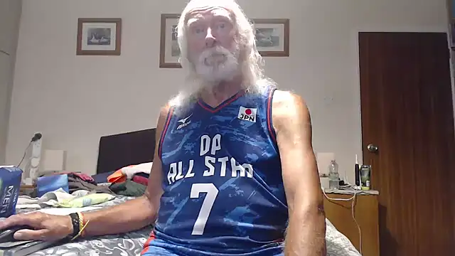 Snapshot of WaverlyKernow chatting on 4, 8, 2026 WaverlyKernow online show from 4, 8, 2026