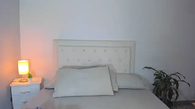 MELISSA ALVAREZ online show from 8, 10, 2025