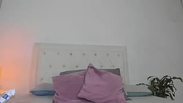 MELISSA ALVAREZ online show from 11, 11, 2025