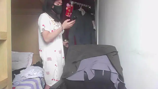 Snapshot of slut_cheese chatting on 4, 12, 2025 slut cheese online show from 4, 12, 2025