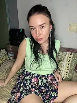 Snapshot of Roxana_Bell chatting on 21, 4, 2026 Roxana Bell online show from 21, 4, 2026