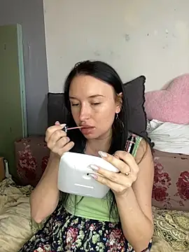 Snapshot of Roxana_Bell chatting on 24, 4, 2026 Roxana Bell online show from 24, 4, 2026