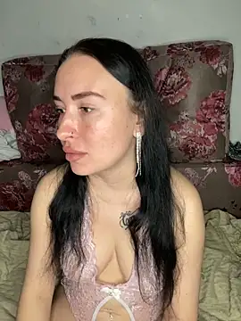 Snapshot of Roxana_Bell chatting on 5, 5, 2026 Roxana Bell online show from 5, 5, 2026