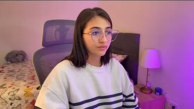 Snapshot of zoe_moon18 chatting on 8, 10, 2025 zoe moon18 online show from 8, 10, 2025