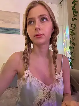 LunaRase online show from 3, 11, 2025