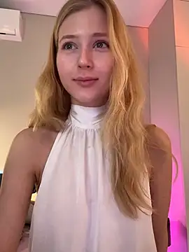 Snapshot of LunaRase chatting on 6, 7, 2026 LunaRase online show from 6, 7, 2026