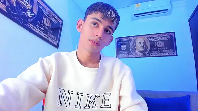 Snapshot of EstebanPerez_ chatting on 23, 12, 2024 EstebanPerez online show from 23, 12, 2024