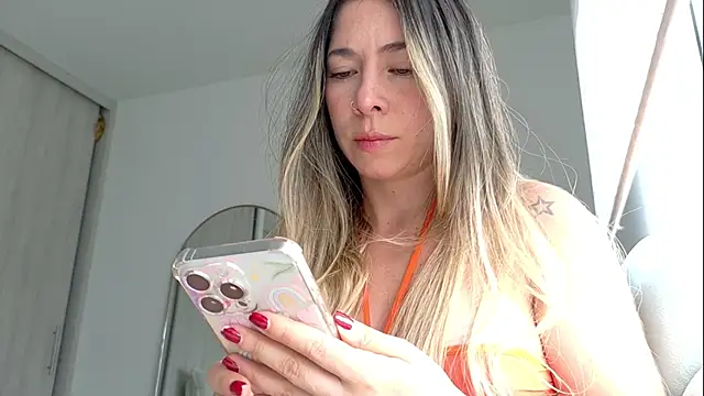 Snapshot of _arianalzate_ chatting on 9, 6, 2026 arianalzate online show from 9, 6, 2026