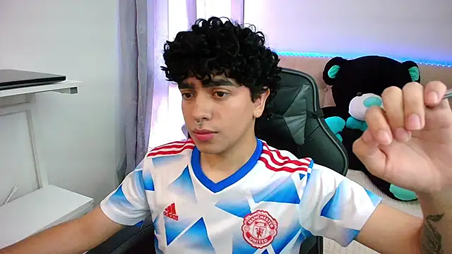  nickconnor01 online show from 4, 1, 2025