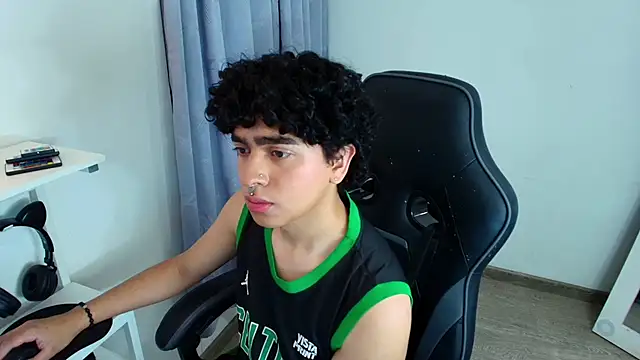  nickconnor01 online show from 10, 1, 2025