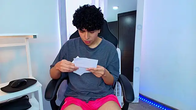  nickconnor01 online show from 14, 1, 2025