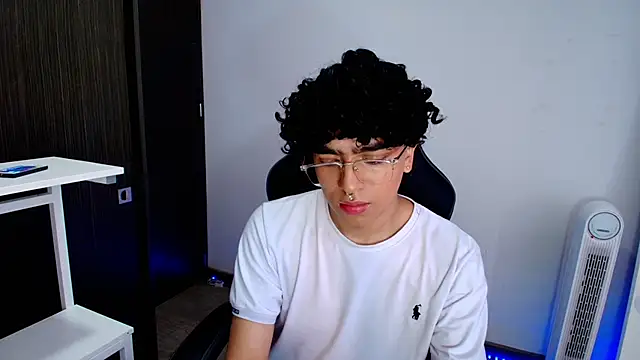  nickconnor01 online show from 6, 2, 2025