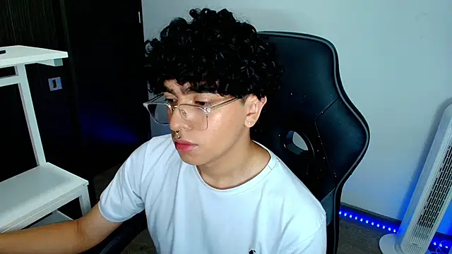  nickconnor01 online show from 6, 2, 2025