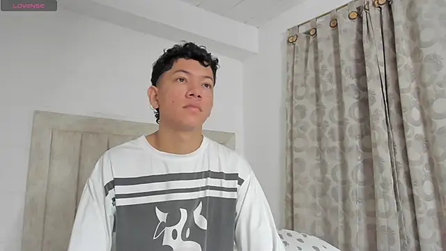 Snapshot of JulianRose_1 chatting on 28, 12, 2024 JulianRose 1 online show from 28, 12, 2024