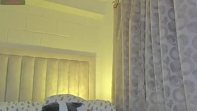 Snapshot of JulianRose_1 chatting on 2, 2, 2025 JulianRose 1 online show from 2, 2, 2025