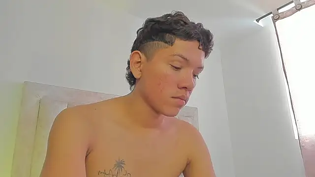 Snapshot of JulianRose_1 chatting on 2, 3, 2025 JulianRose 1 online show from 2, 3, 2025