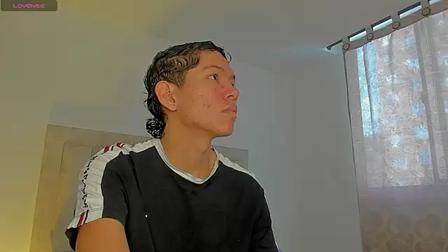 Snapshot of JulianRose_1 chatting on 9, 9, 2025 JulianRose 1 online show from 9, 9, 2025