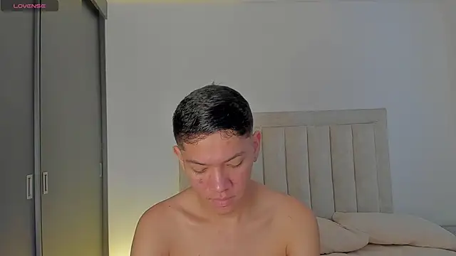 Snapshot of JulianRose_1 chatting on 8, 10, 2025 JulianRose 1 online show from 8, 10, 2025