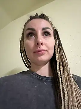 Snapshot of TwixCouple chatting on 8, 3, 2025 TwixCouple online show from 8, 3, 2025