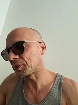 Snapshot of wedge75 chatting on 17, 6, 2026 wedge75 online show from 17, 6, 2026