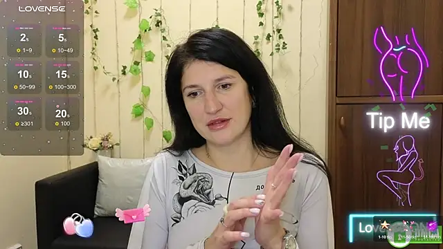 Alianna Solo Kisses online show from 3, 11, 2025