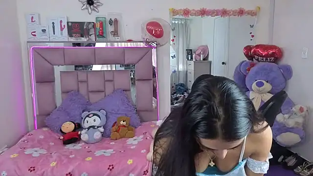 Snapshot of AriadnaCappelletty chatting on 7, 10, 2025 AriadnaCappelletty online show from 7, 10, 2025