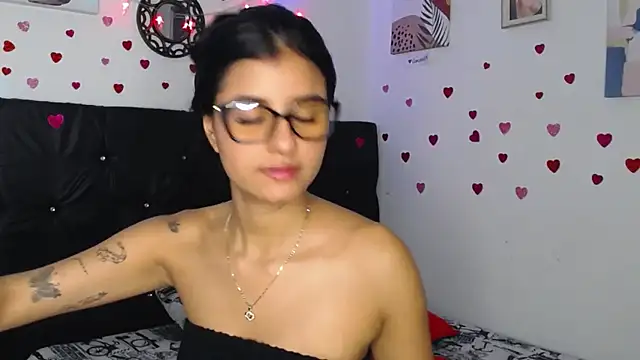 Snapshot of floweer_ chatting on 5, 3, 2025 floweer  online show from 5, 3, 2025