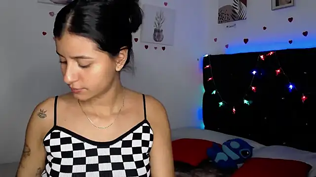 Snapshot of floweer_ chatting on 14, 3, 2025 floweer  online show from 14, 3, 2025