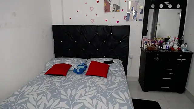 Snapshot of floweer_ chatting on 21, 10, 2025 floweer  online show from 21, 10, 2025