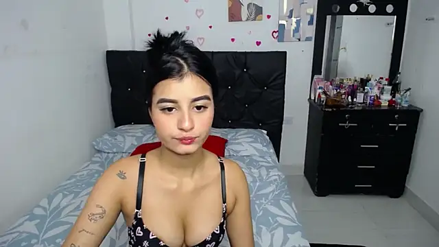 Snapshot of floweer_ chatting on 22, 10, 2025 floweer  online show from 22, 10, 2025