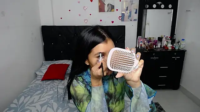 Snapshot of floweer_ chatting on 23, 10, 2025 floweer  online show from 23, 10, 2025