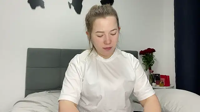 Embersweetbunny online show from 11, 2, 2025