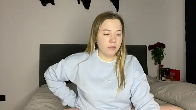 Embersweetbunny online show from 12, 2, 2025